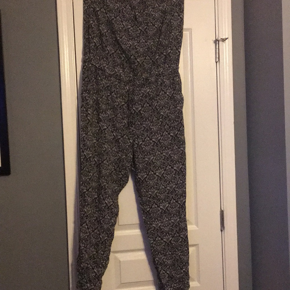 Aeropostale Women’s black/white strapless romper